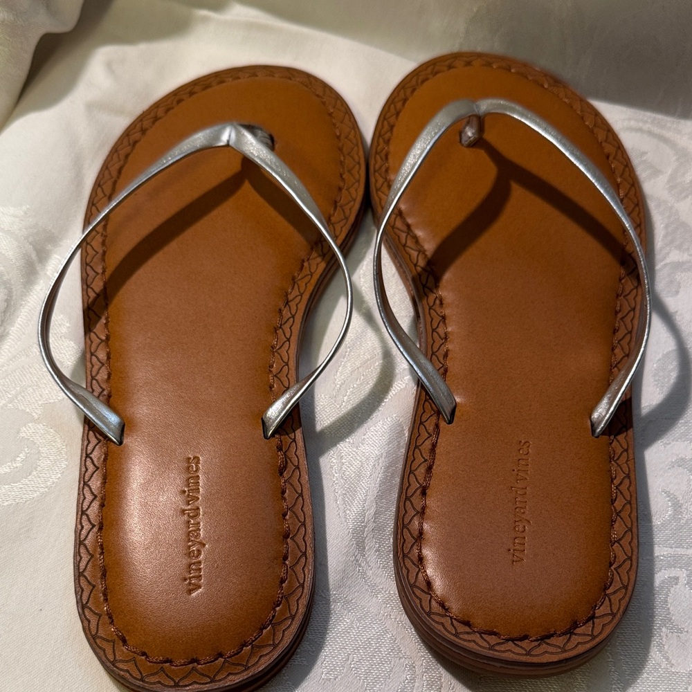Vineyard Vines Women's Sandals with Silver Straps and Brown Soles